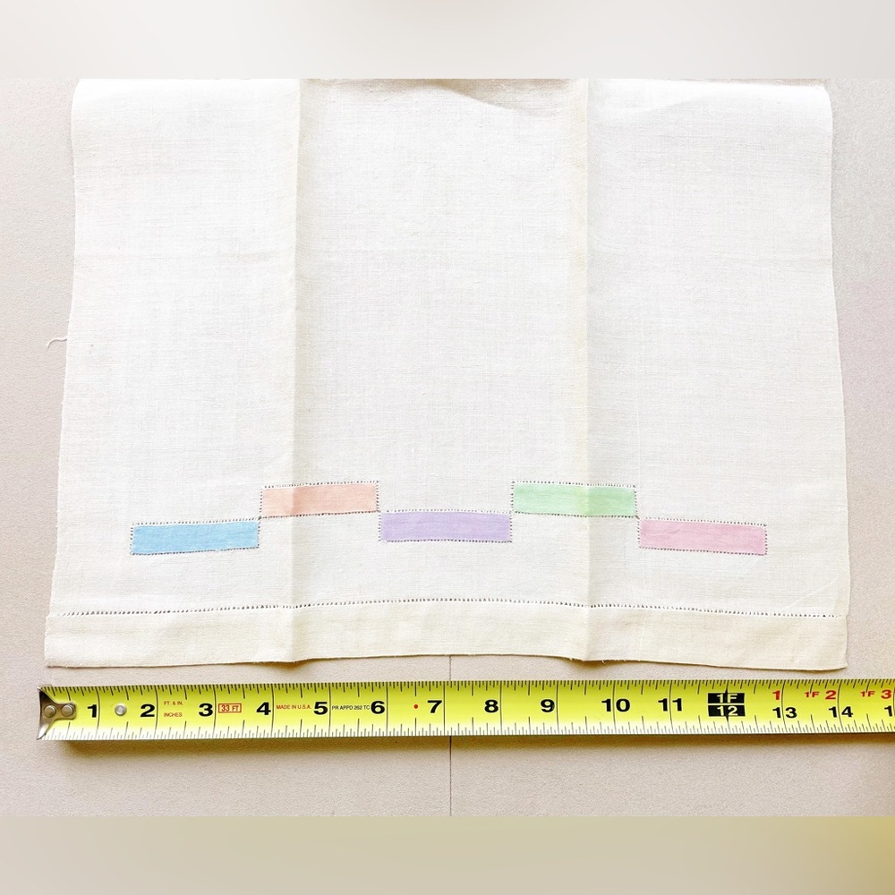 2 Vintage Geometric Small Linens - Picture 12 of 13
